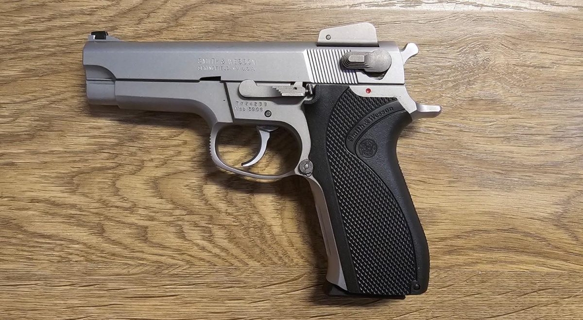 Brukt. Smith&Wesson 5906 stainless